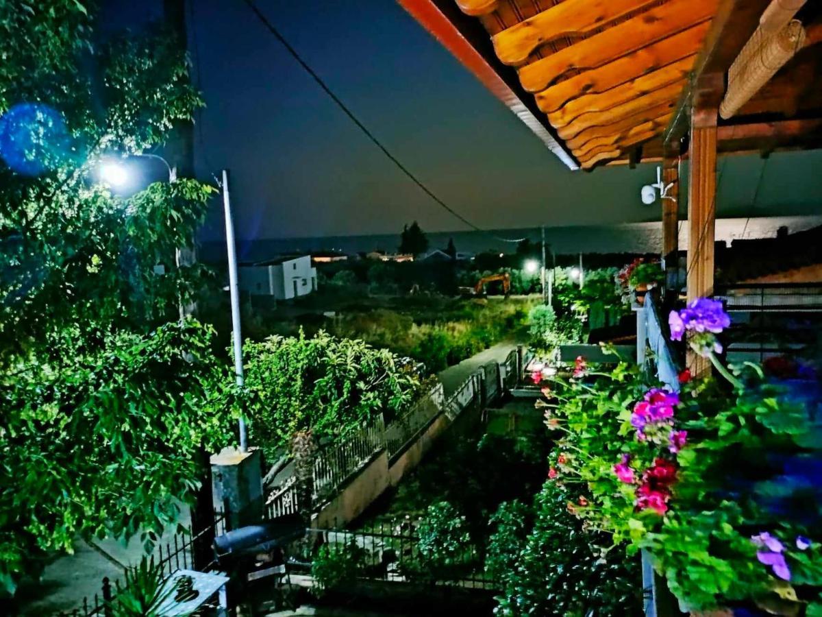 Adam'S Holiday House 2019 Karianí Exterior photo